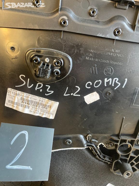 Škoda Superb III,3 levá zadní výplň dveří combi