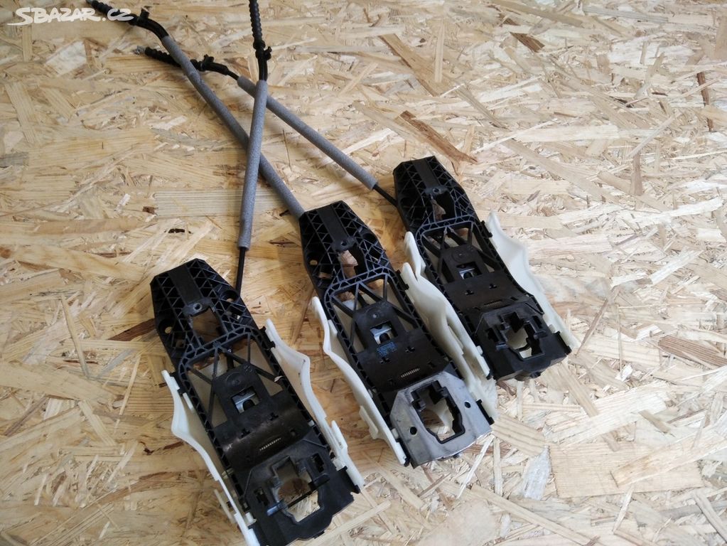 5L0837885C Třmen upevňovací octavia III