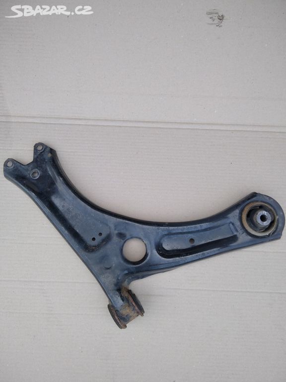 1K0407152BG pravé rameno seperb 2