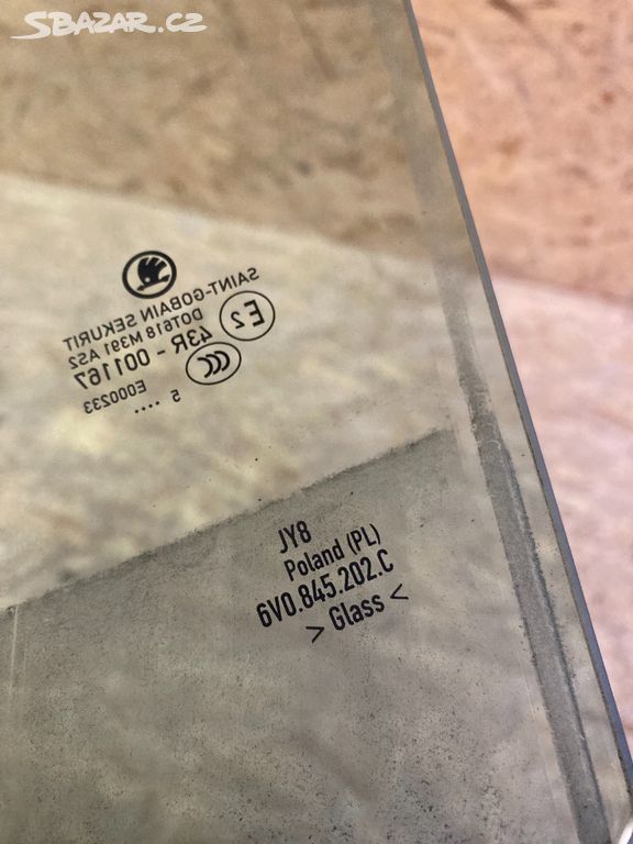 Škoda Fabia III,3  pravé přední sklo