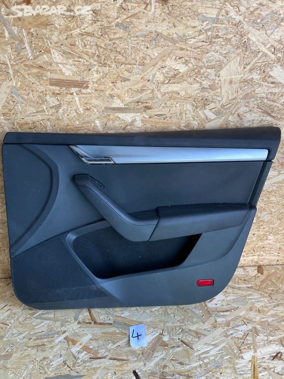 Octavia III pravá přední vyplň 5E1867012