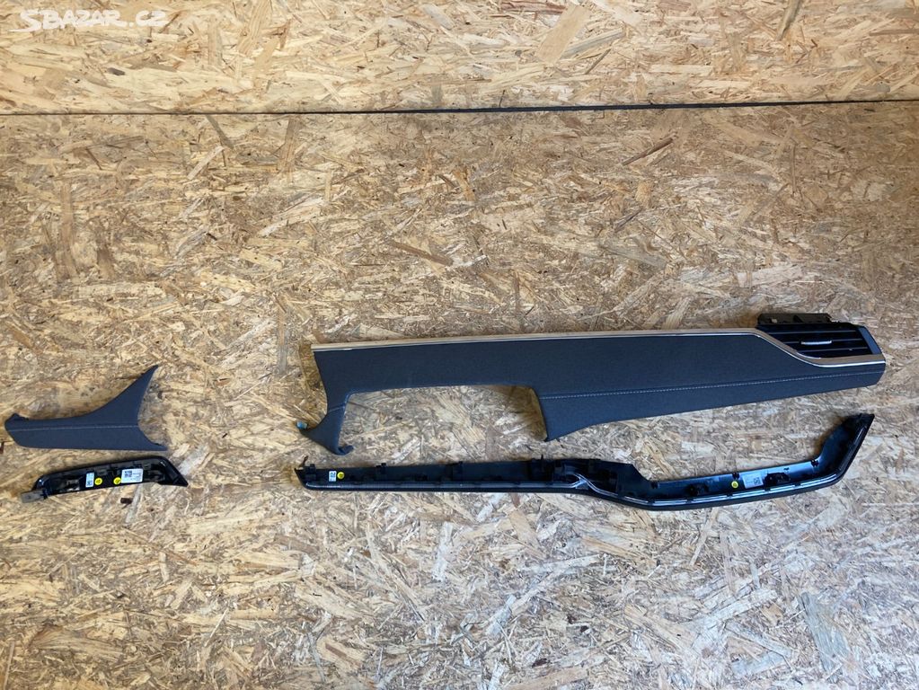 Škoda Octavia IV,4 dekorace přístrojové desky