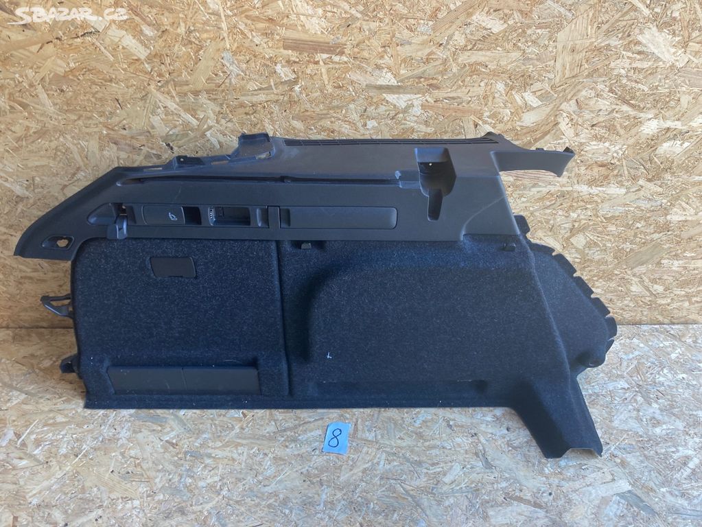 Škoda Superb III,3 levá výplň kufru combi