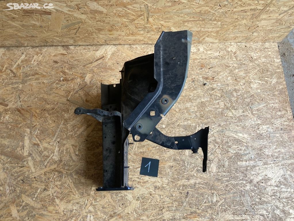 Audi Q3 levý přední nosník