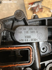 04B115389B Čistič oleje s přírubou