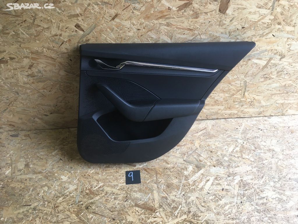 Škoda Octavia IV,4 pravá zadní výplň combi