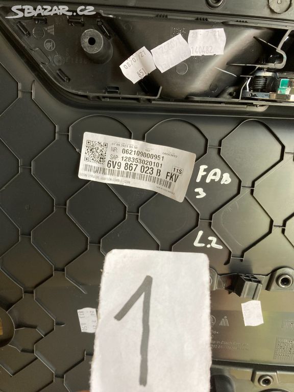 Škoda fabia III levá zadní výplň combi