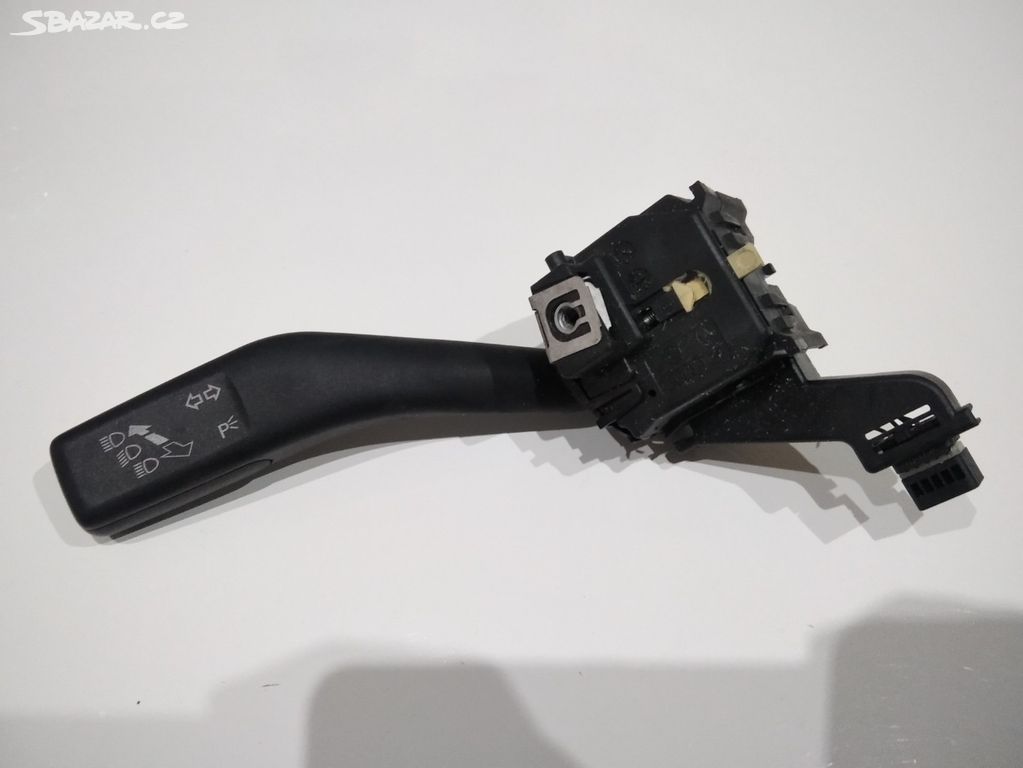 Přepínač směrovek Octavia II   1K0953513E