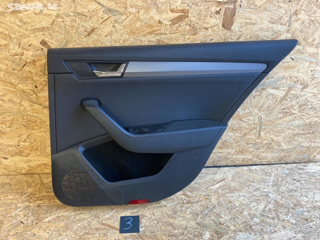 Škoda Superb III,3 pravá zadní výplň combi