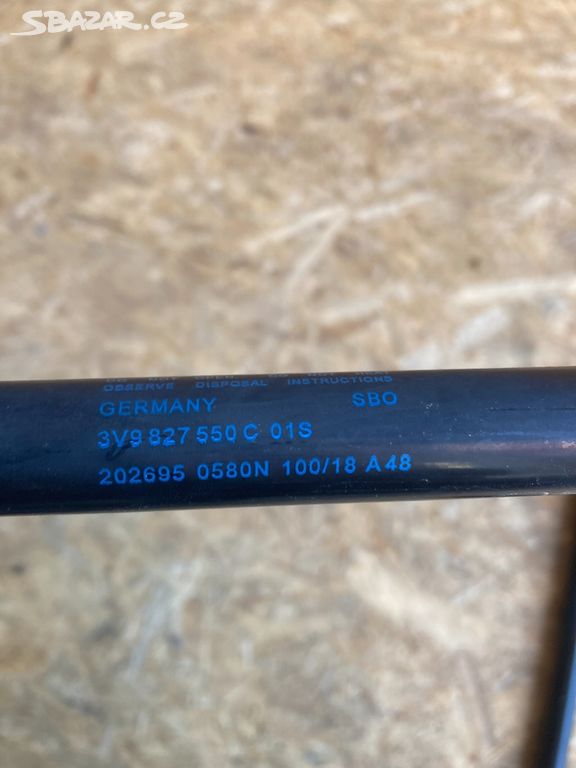 Škoda Superb III,3 plynová vzpěra