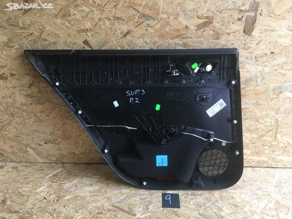 Škoda Superb III,3 pravá zadní výplň sedan