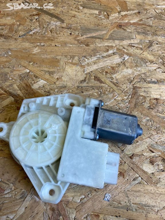 Škoda Rapid / Fabia 3 - motorek LZ okna 5JA959811L