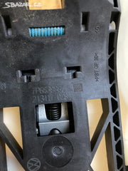 Upevňovací třmen kliky Škoda, Volkswagen 7P6839885
