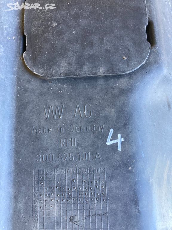 kryt podlahy levý ŠKODA Superb III 3V0 3Q0825101A