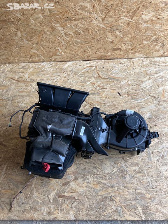 Skoda Fabia 2016 radiátor 6Q1820308AA