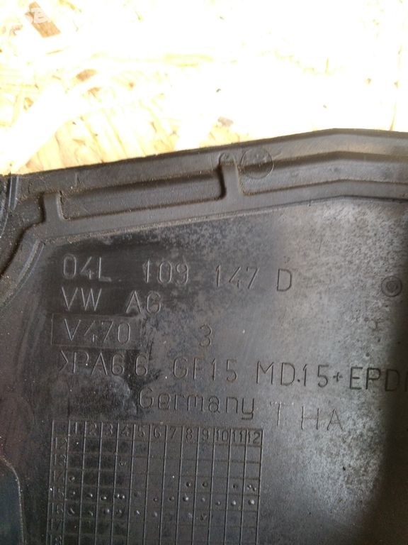 kryt rozvodů motoru  04L109147D