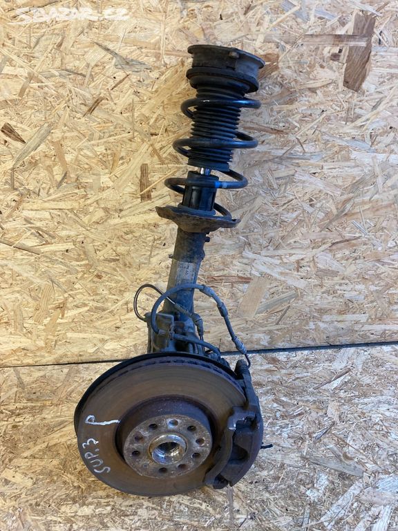 Škoda Superb III,3 pravá těhlice 5Q0407258A