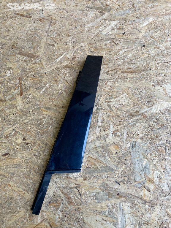 Škoda Superb III - lišta levá přední 3V0837901