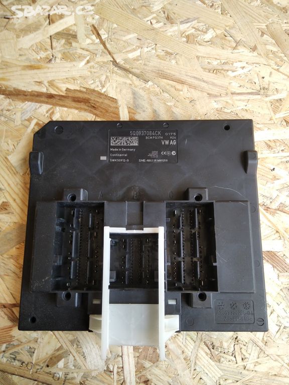 5Q0937084CK komfortní jednotka škoda Octavia III