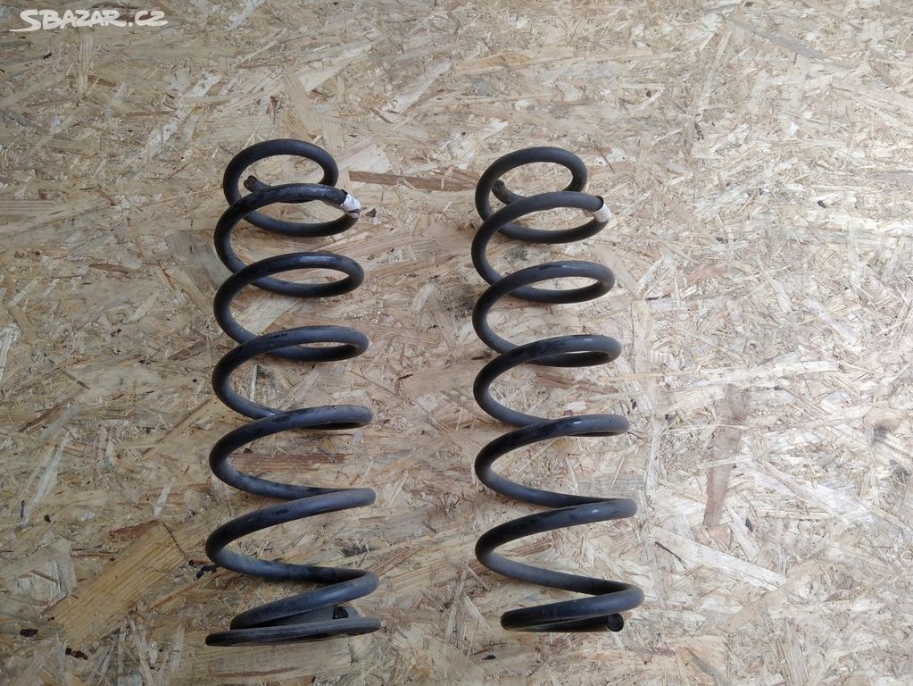 pružina zadní  5Q0511121AF