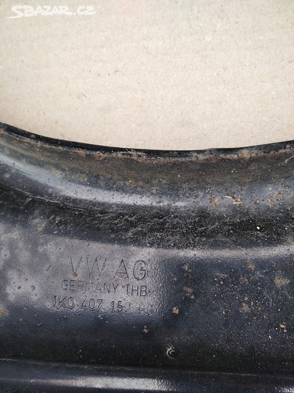 1K0407152BG pravé rameno seperb 2