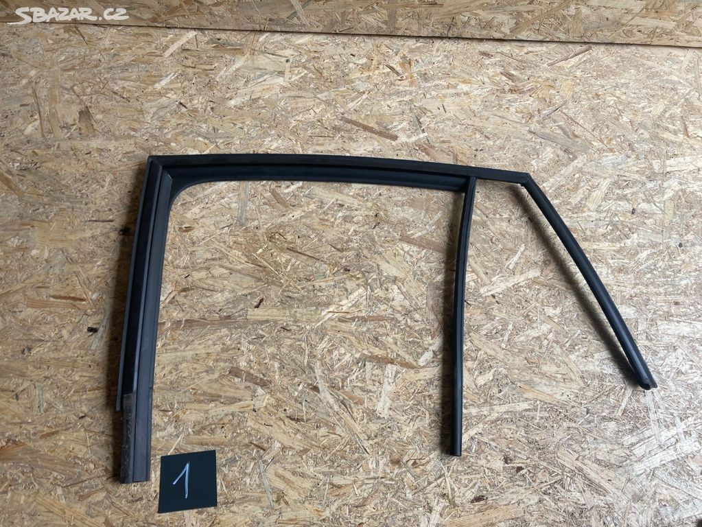 Škoda Fabia III,3 těsnění dveří 6V9839431L