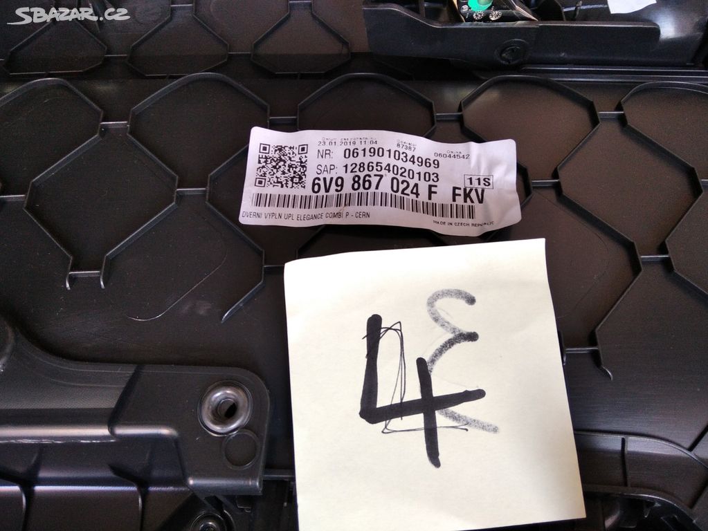 Fabia 3 výplň dveří pravá zadní 6V9 867 024 F