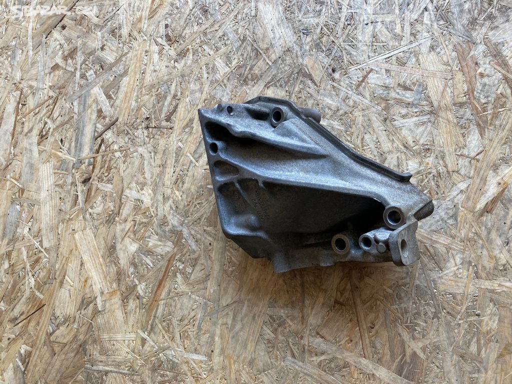 držák motoru ŠKODA Fabia III 04B199207