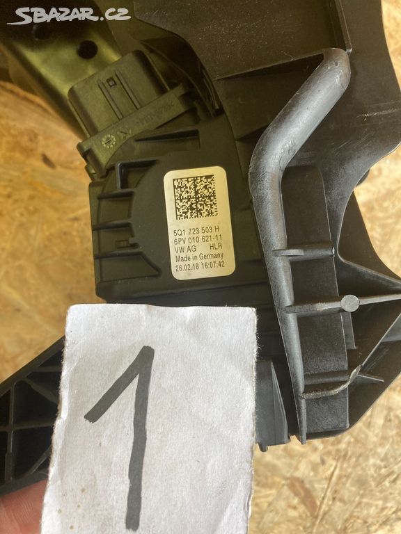 Brzdový pedál + plast. konzola Škoda Octavia III