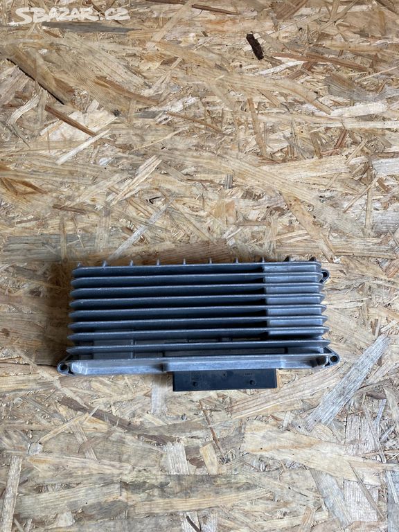 Audi A4 A5 zesilovač 8T0035223AB