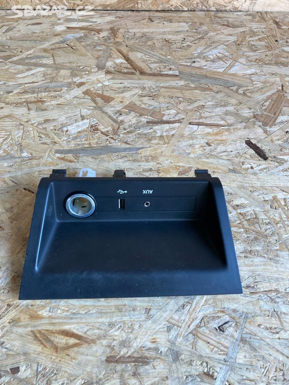 Krytka se vstupem USB AUX 6V0857367A