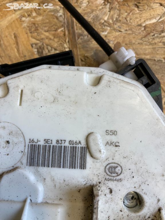 Octavia III 3 5E1837016A zámek přední pravý