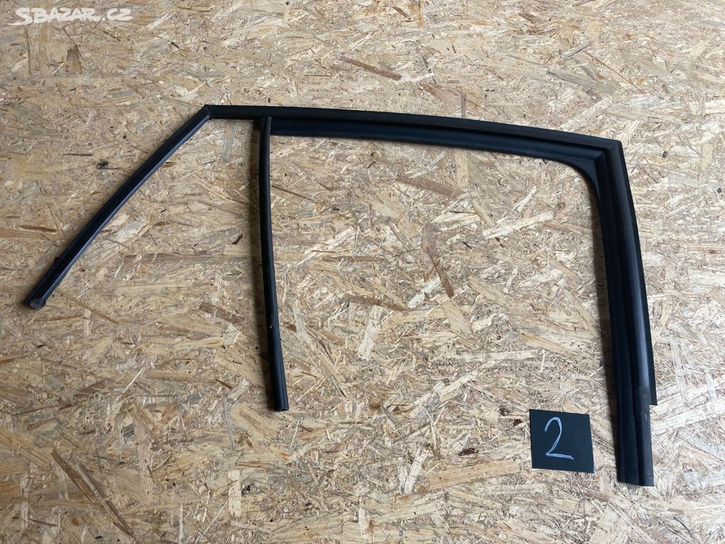 Škoda Fabia III,3 těsnění dveří 6V9839431G