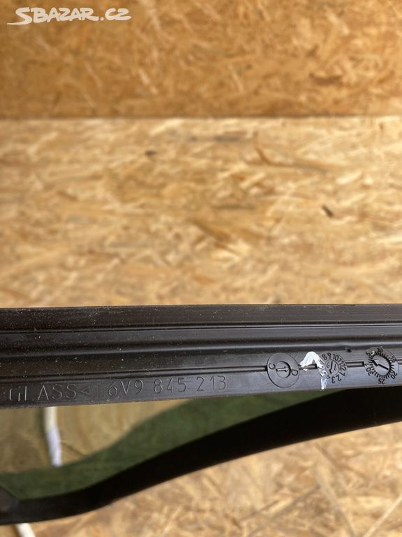 Škoda Fabia III - zadní sklo dveří 6V9845213