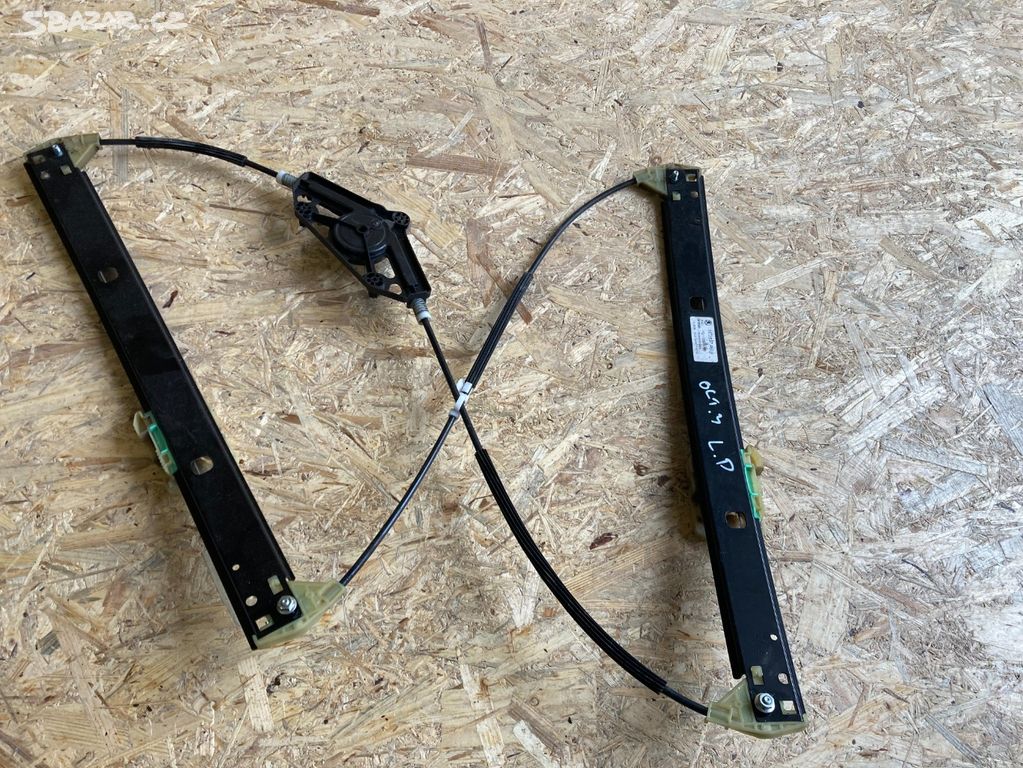 5E0837461 Levá přední stahovačka Octavia III