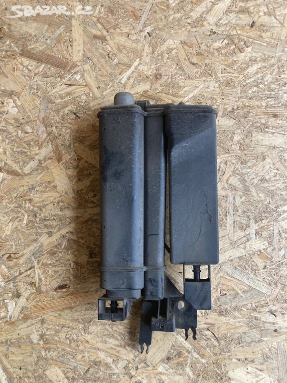 nádobka s aktivním uhlím ŠKODA Superb III