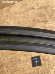 Škoda Octavia III těsnění dveří levé 5E0837431A